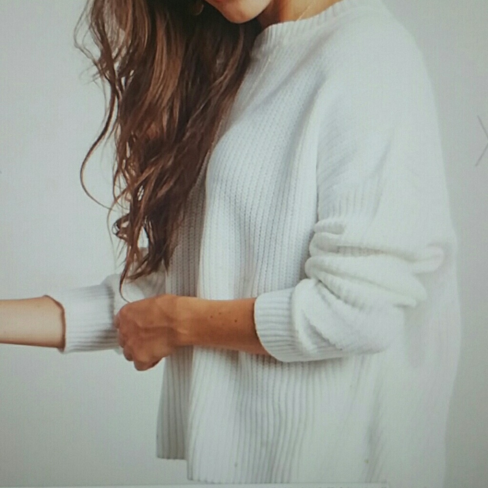 Round neck Long Sleeves Sweater - Picture 2 of 6